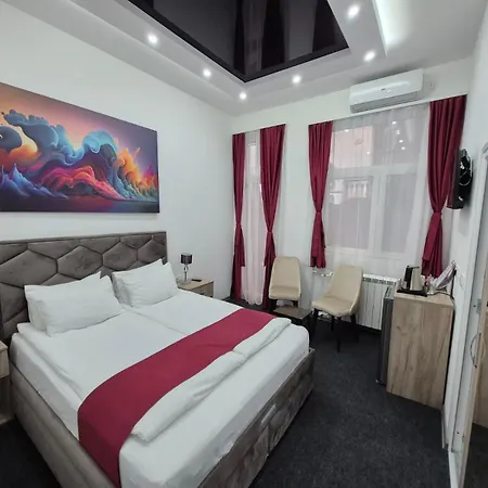 Authentic Centre - 4 In One Space, With Patios In Courtyard For Smokers Belgrad