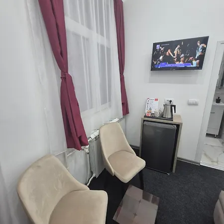 Lägenhet Authentic Centre - 4 In One Space, With Patios In Courtyard For Smokers *