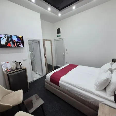 Authentic Centre - 4 In One Space, With Patios In Courtyard For Smokers Belgrad