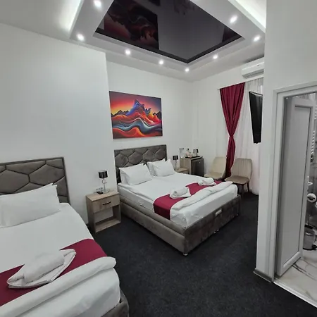 Lägenhet Authentic Centre - 4 In One Space, With Patios In Courtyard For Smokers