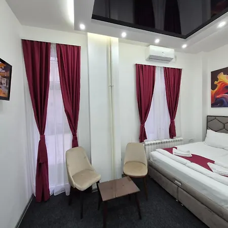 Authentic Centre - 4 In One Space, With Patios In Courtyard For Smokers Apartmán *